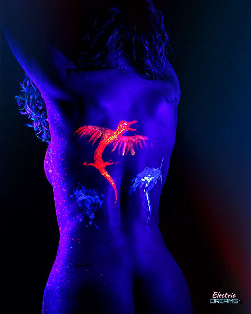 How to photograph UV bodypaint