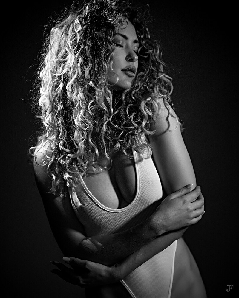 Black and White Photography Techniques for Emotional Portraiture
