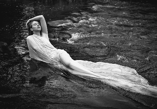 First image of the sexy gallery Earthly Faery - Wet