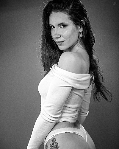 First image of the sexy gallery Rosie - Shooting Star