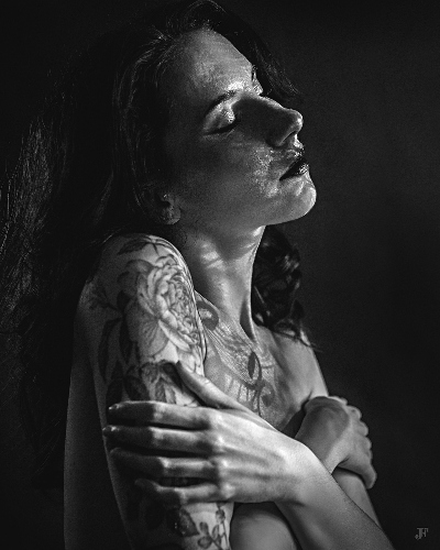 First image of the sexy gallery Rosie - Survive