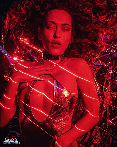 First image of the sexy gallery Puck - Binary Contact