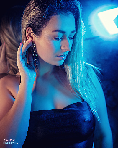 First image of the sexy gallery Bibi - Come Closer