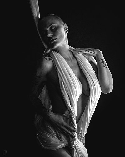 First image of the sexy gallery Miss Maya - Strength and Vulnerability